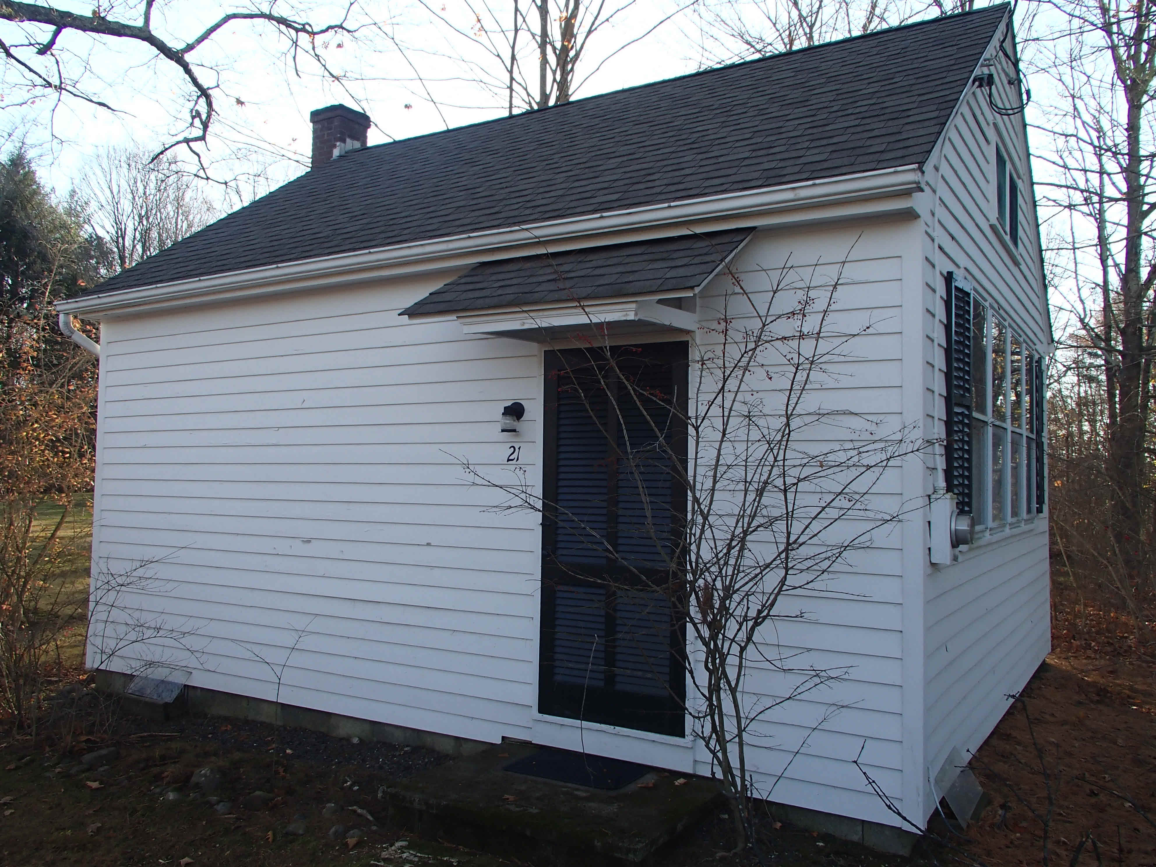 Building photograph for 21 HUT HILL RD